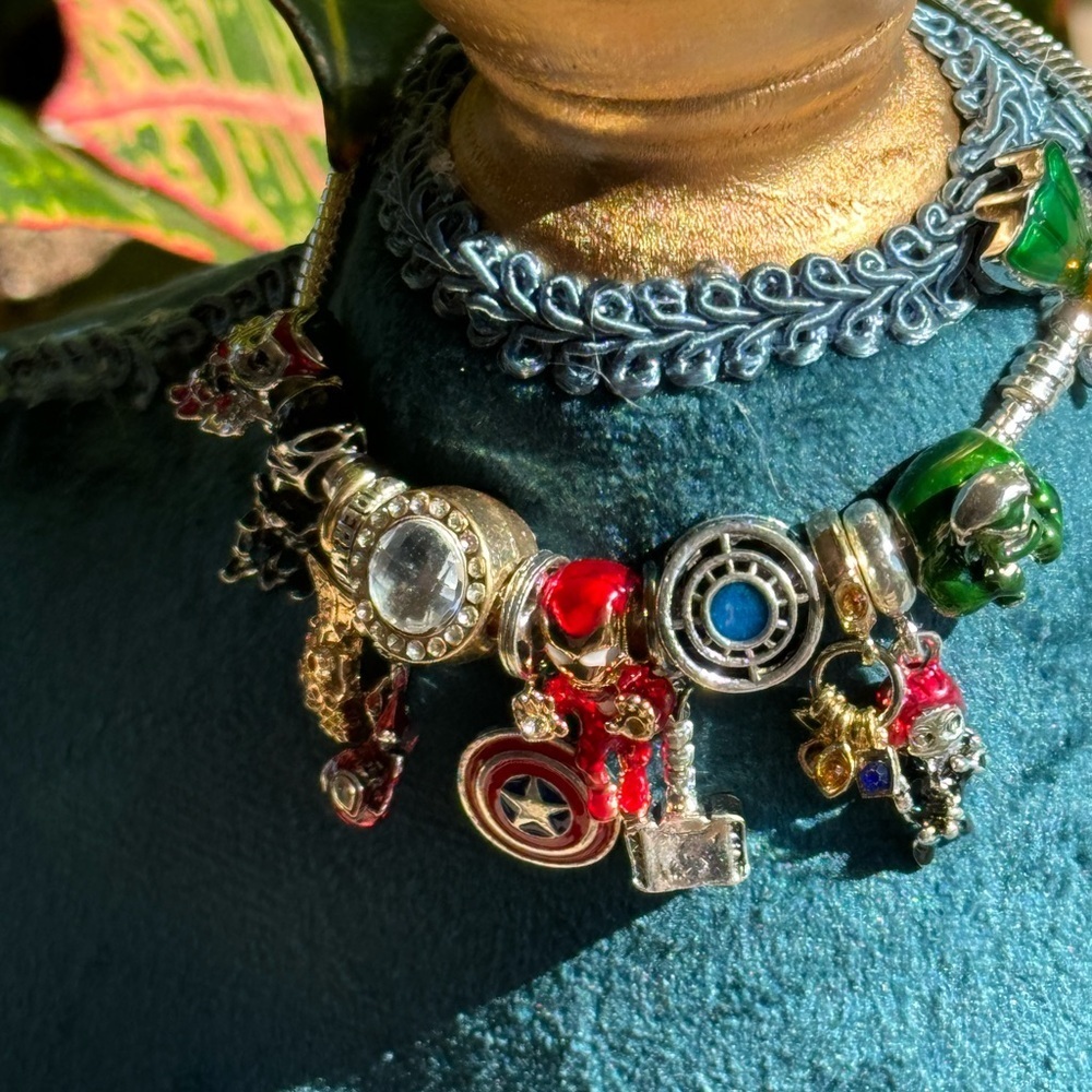 Avengers Charm Bracelet - Picture 8 of 8